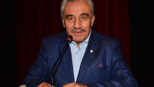 Türk Kızılayı Adana'daki yetimleri giydirdi