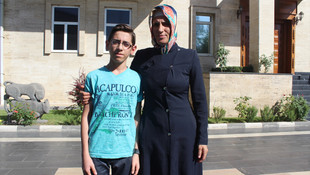 Vali Aksoy'dan TEOG birincilerine ödül