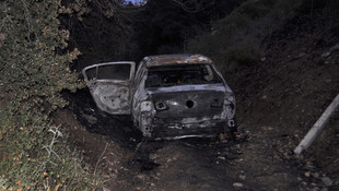 Yanan otomobilde erkek cesedi bulundu