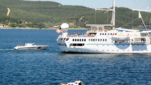 Yolcu gemisinin personeli elinden yaralandı