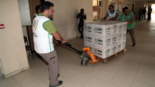 Yüksekovada terör mağduru ailelere gıda yardımı yapıldı