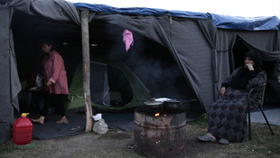 Yunanistan'da sığınmacılar ramazanın ilk gününü hasretle geçirdi