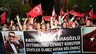 Zeytinburnunda şehitler için yürüyüş düzenlendi