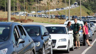 Tatil trafiği çile oldu! Metrelerce kuyruk