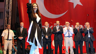 1919 metrelik bayrağın altında 20 bin kişi