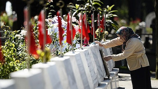 Şehitliklerde buruk bayram