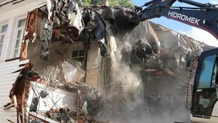 FETÖnün buluşma yeri olduğu iddia edilen Halit Paşa Konağı yıkıldı