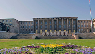 Mecliste 30 yönetici açığa alındı!