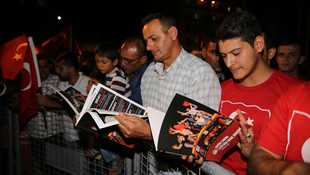 AA'nın Dakika Dakika FETÖ'nün darbe girişimi kitabı