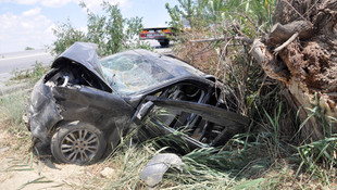 Afyonkarahisar'da hafif ticari araç devrildi: 6 yaralı
