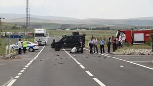 Ağrı'da motosikletle kamyonet çarpıştı: 2 ölü, 2 yaralı