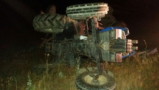 Ağrı'da traktör devrildi : 9 yaralı