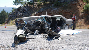 Antalya'da trafik kazası: 1 ölü, 2 yaralı