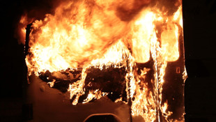 Ataşehir'de araç yangını