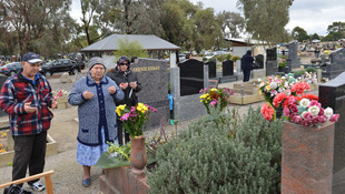 Avustralyalı Türklerden bayram öncesinde kabir ziyareti