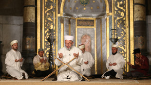 Ayasofyada 85 yıl sonra sabah ezanı okundu