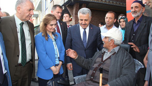 Bakan Arslan, yaralı askeri ziyaret etti