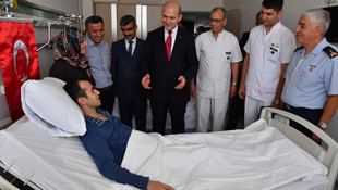 Bakan Soylu gazilerle bayramlaştı