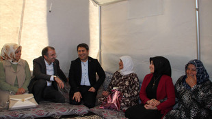 Bakan yardımcıları Suriyelilerle bayramlaştı