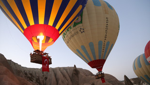 Balonlar FETÖ'nün darbe girişimine tepki için havalanıyor