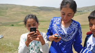 Bayramlaşmak için tepelere çıkıyorlar