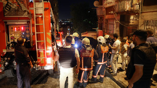 Beyoğlu'nda bir otomobil kundaklandı