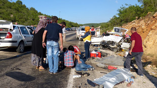 Bilecik'te iki otomobil çarpıştı: 2 ölü, 10 yaralı