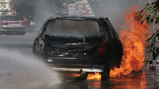 Bolu'da seyir halindeki otomobil alev aldı