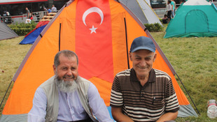 Çadırlarda demokrasi nöbeti tutuyorlar