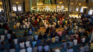 Cemaate mesir macunu dağıtıldı