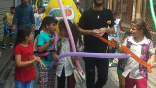 Çocuklar bayram yeri geleneğiyle Balat'ta buluştu