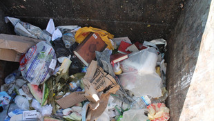 Çöp konteynerinde FETÖ'ye ait kitap ve CD bulundu