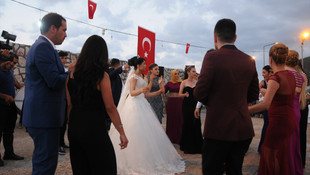 Darbe girişimi olunca düğün damatsız yapıldı