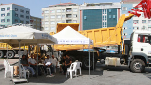 Demokrasi nöbeti gündüz de sürüyor