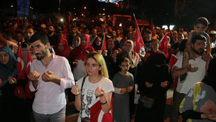 Demokrasi şehitleri için mevlüt okutuldu