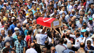 Demokrasi şehitleri son yolculuğuna uğurlanıyor