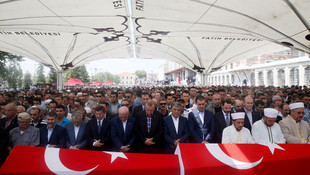 Demokrasi şehitleri son yolculuğuna uğurlanıyor