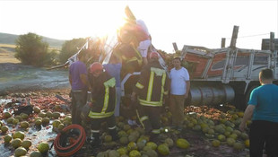 Denizli'de tırla kamyon çarpıştı: 2 yaralı