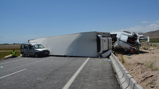 Düğün konvoyunda kaza: 1 ölü, 21 yaralı