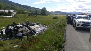 Erzincan'da tır şarampole devrildi: 1 ölü, 2 yaralı