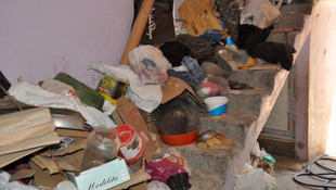 Evden iki kamyon çöp çıktı