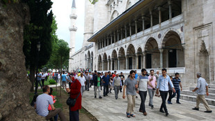 Fatih'te camilerde bayram kahvaltısı