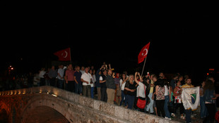 FETÖ'nün darbe girişimine dünyadan tepkiler