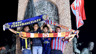 FETÖ'nün darbe girişimine taraftar tepkisi