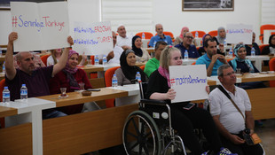 Filistinli kafileden Cumhurbaşkanı Erdoğan'a pankartlı destek