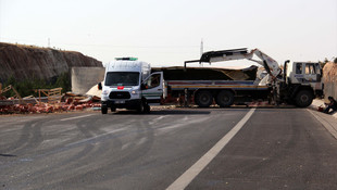 Gaziantep'te tır minibüse çarptı: 2 ölü, 1 yaralı