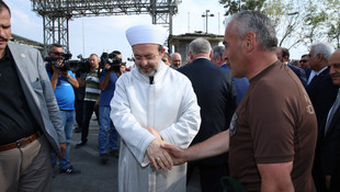 Görmez ve müftüler, özel harekat polislerini ziyaret etti