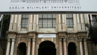 Asırlık fotoğrafı satın alan diş hekimi Sağlık Bilimleri Üniversitesine hediye etti