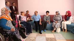 İki vali engelli anneyi sevindirdi