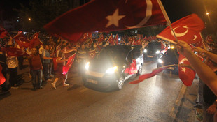 İstanbul ve Ankara'da FETÖ'den darbe girişimi